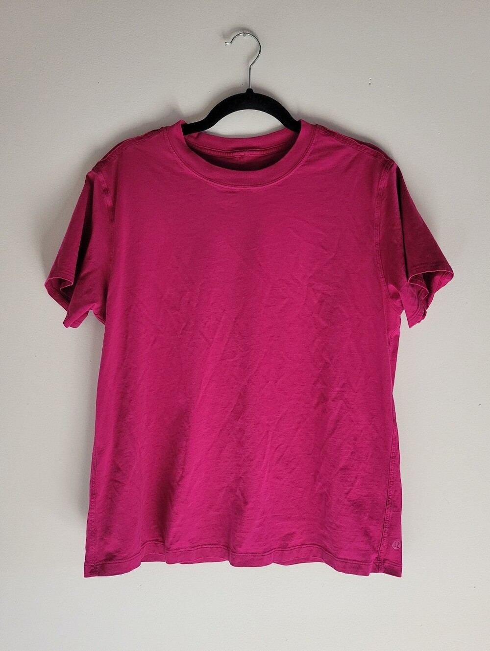 Lululemon Crew Neck Raw Edge Back Seam T-Shirt Magenta Womens 10